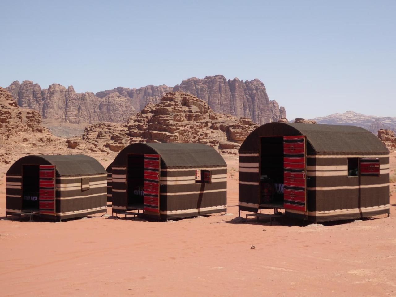 Hotel Real Bedouin Experience Tours & Camp Wadi Rum Esterno foto