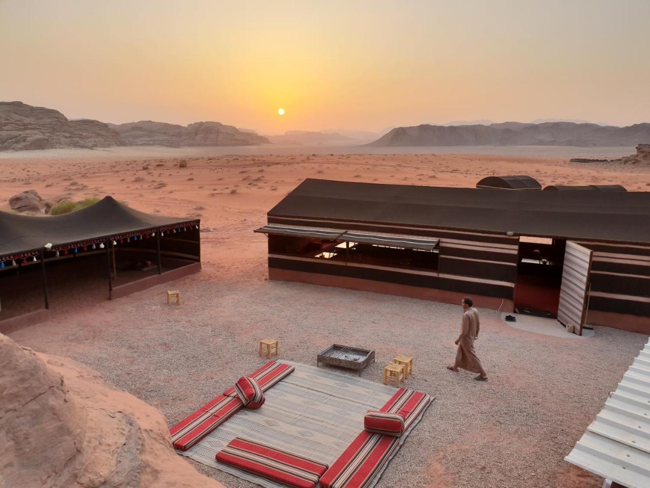 Hotel Real Bedouin Experience Tours & Camp Wadi Rum Esterno foto